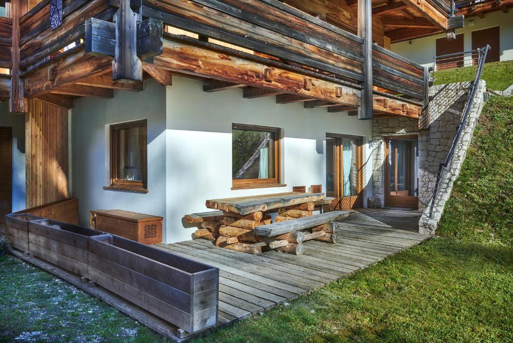 The Wooden House Cortina