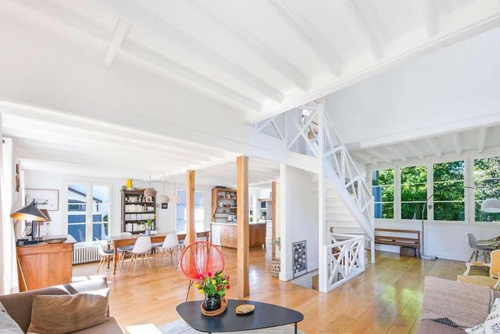 EXCLUSIF GRAND BEAU MANOIR 300m2 4 CHAMBRES 8 LITS JARDIN SOLEIL PARIS VERSAILLES DISNEY TOURNAGE FILMS SHOOTING FASHION WEEK JO 2024 OLYMPICS