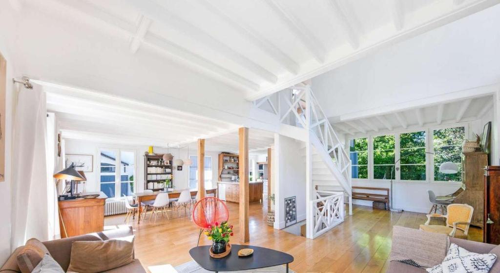 EXCLUSIF GRAND BEAU MANOIR 300m2 4 CHAMBRES 8 LITS JARDIN SOLEIL PARIS VERSAILLES DISNEY TOURNAGE FILMS SHOOTING FASHION WEEK JO 2024 OLYMPICS photo 1