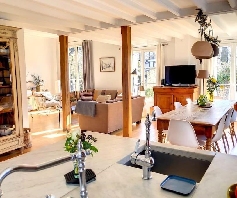 EXCLUSIF GRAND BEAU MANOIR 300m2 4 CHAMBRES 8 LITS JARDIN SOLEIL PARIS VERSAILLES DISNEY TOURNAGE FILMS SHOOTING FASHION WEEK JO 2024 OLYMPICS photo 4