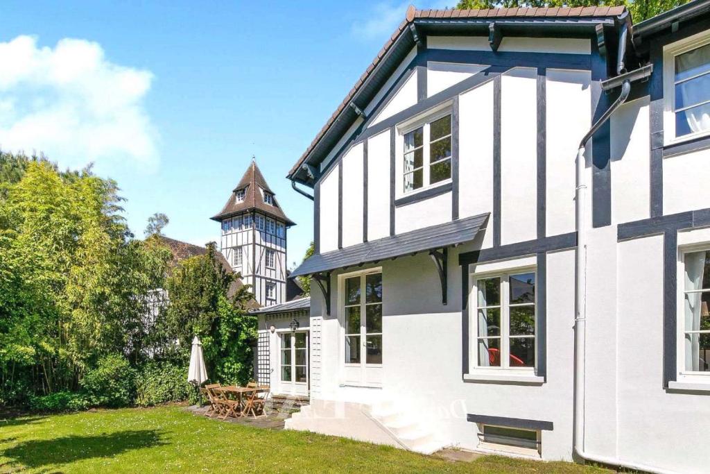 EXCLUSIF GRAND BEAU MANOIR 300m2 4 CHAMBRES 8 LITS JARDIN SOLEIL PARIS VERSAILLES DISNEY TOURNAGE FILMS SHOOTING FASHION WEEK JO 2024 OLYMPICS photo 3