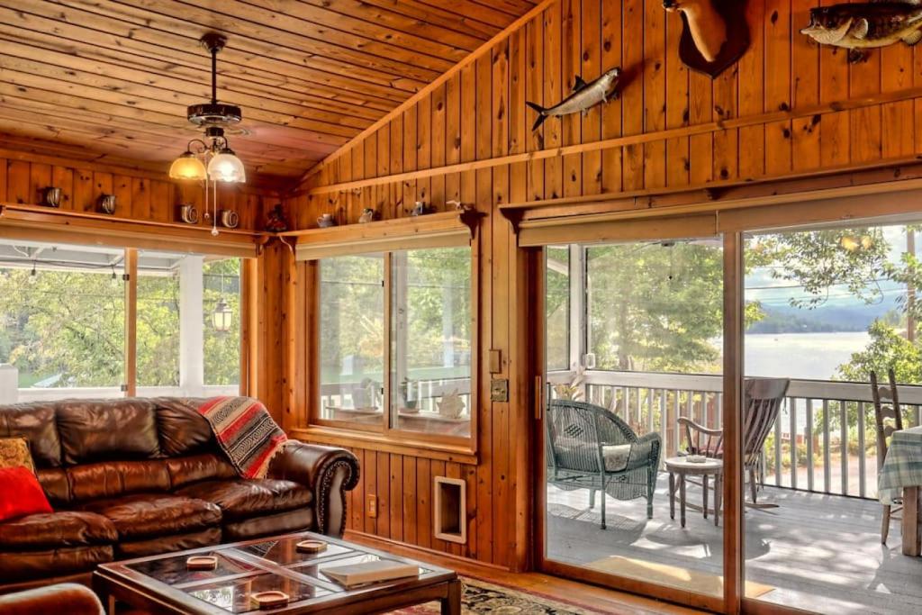 Hannahs Perch on Lake Burton with Private Top Patio and Bottom Dock photo 3