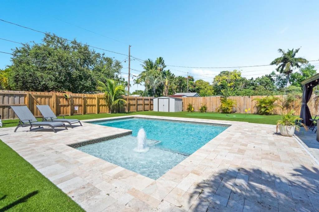 Wileys Paradise Three Bedroom Two Bath plus Office and Heated Pool photo 2