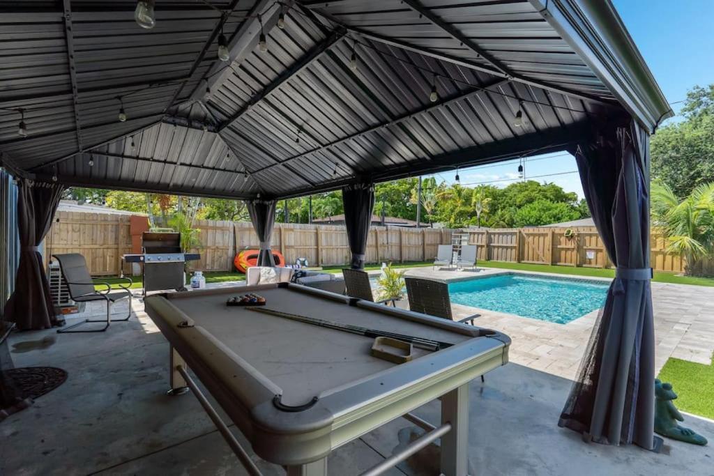 Wileys Paradise Three Bedroom Two Bath plus Office and Heated Pool photo 3