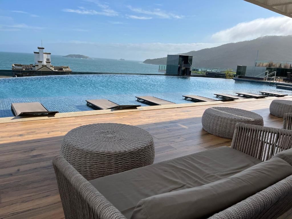 Apartamento fantástico, piscina vista mar
