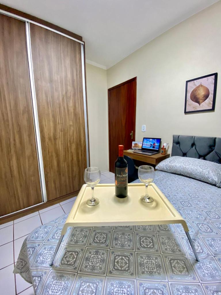 Apto charmoso na V Planalto perto Shopping com 2 Quartos ArCond Wifi Fibra Home Office e Garagem em Dourados photo 3