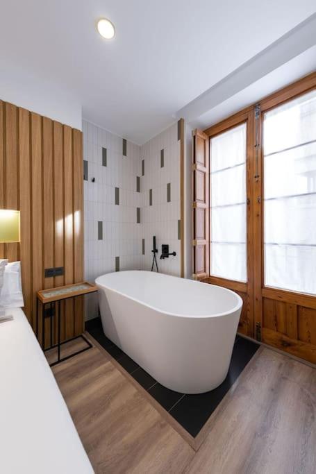 Precioso loft con bañera de isla photo 3