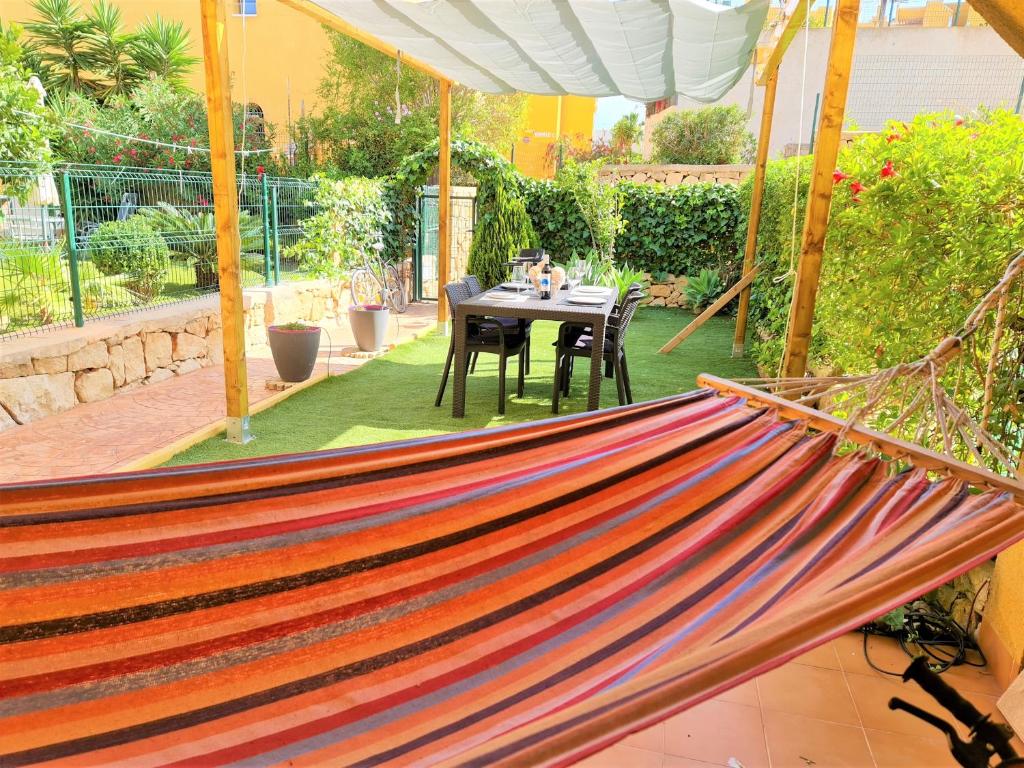 Apartamento con hermoso jardín y AC photo 4