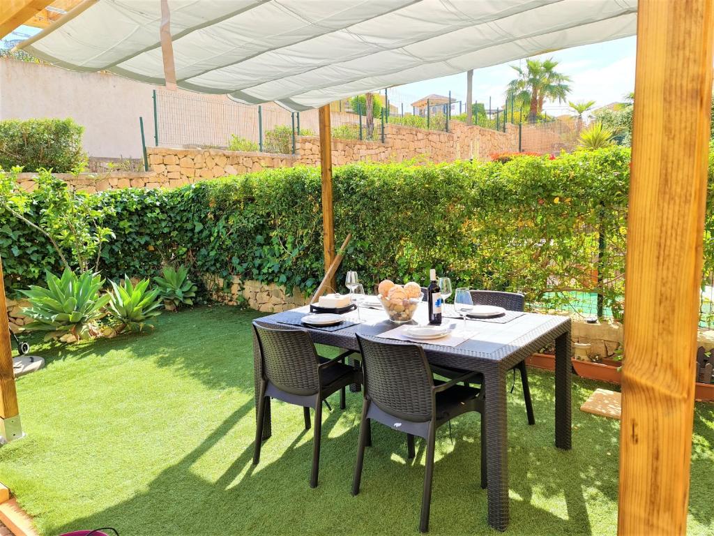 Apartamento con hermoso jardín y AC photo 3