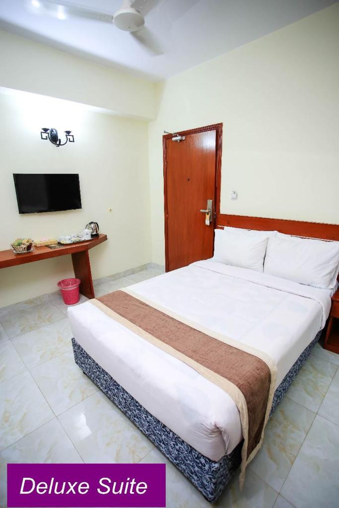 Royal Beach Resort photo 2