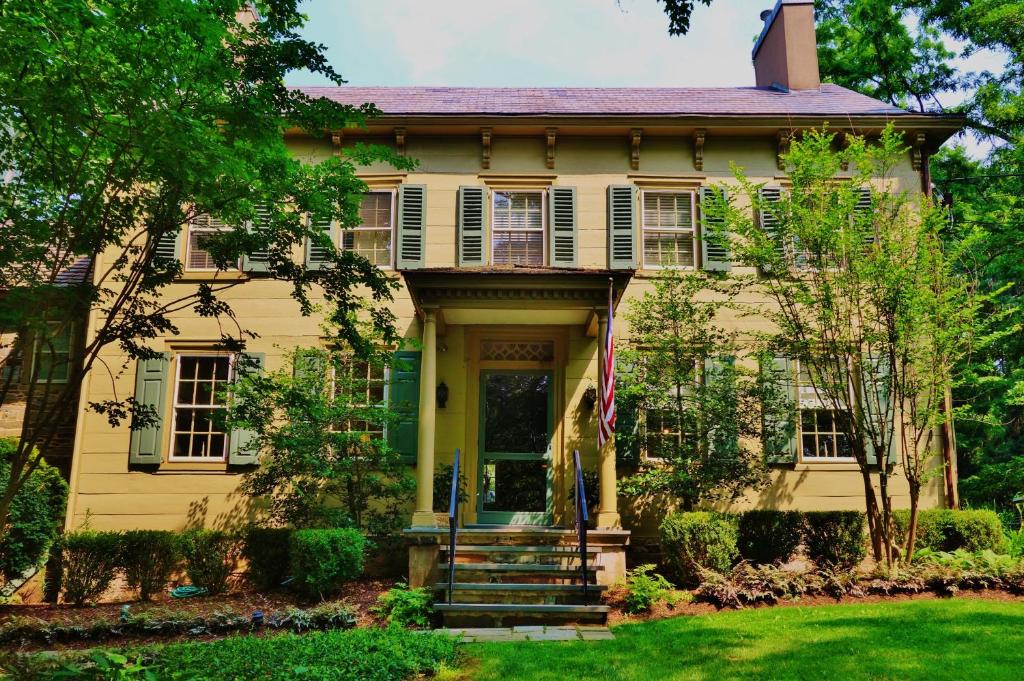 Inn at Glencairn image