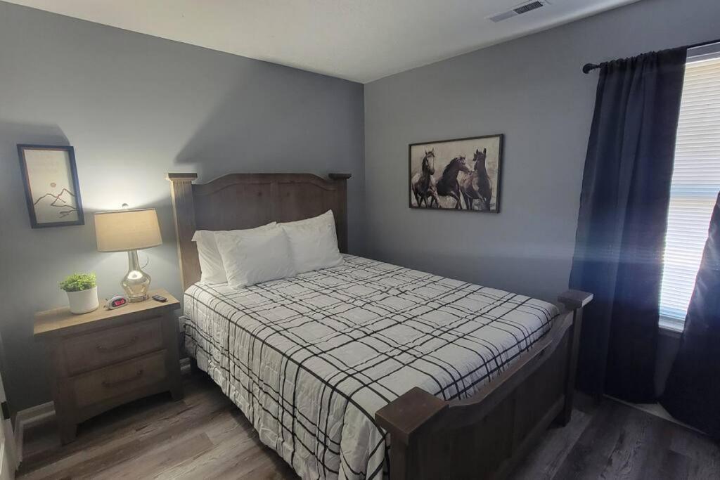 160 Overbrook 3 bedroom home with privately fenced yard and hot tub photo 2