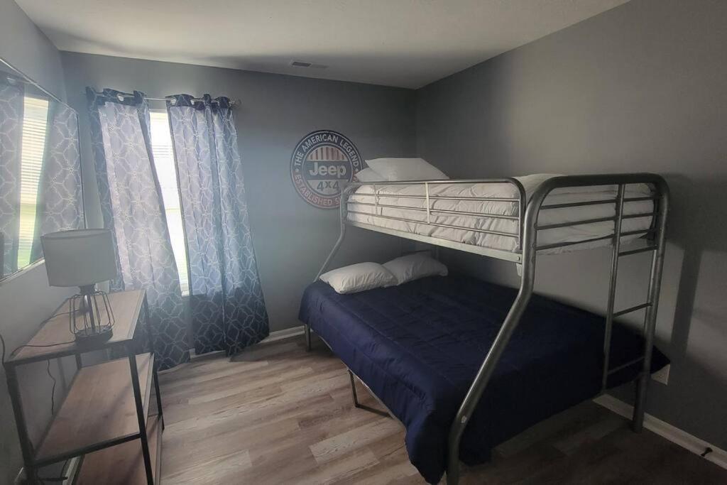 160 Overbrook 3 bedroom home with privately fenced yard and hot tub photo 4