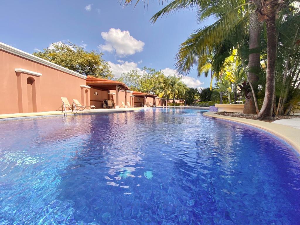 Upscale 2bdr with Jacuzzi - Beach - Fast wifi - Gym photo 3