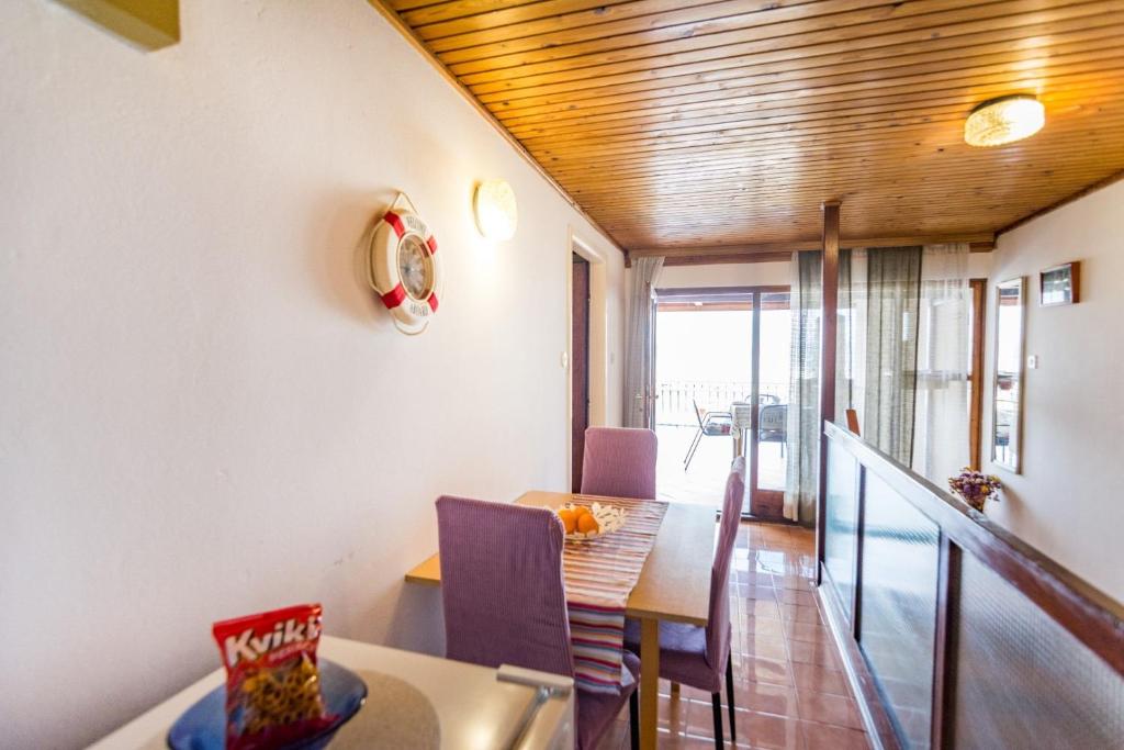 Apartments Mare 1 - close to the sea photo 2