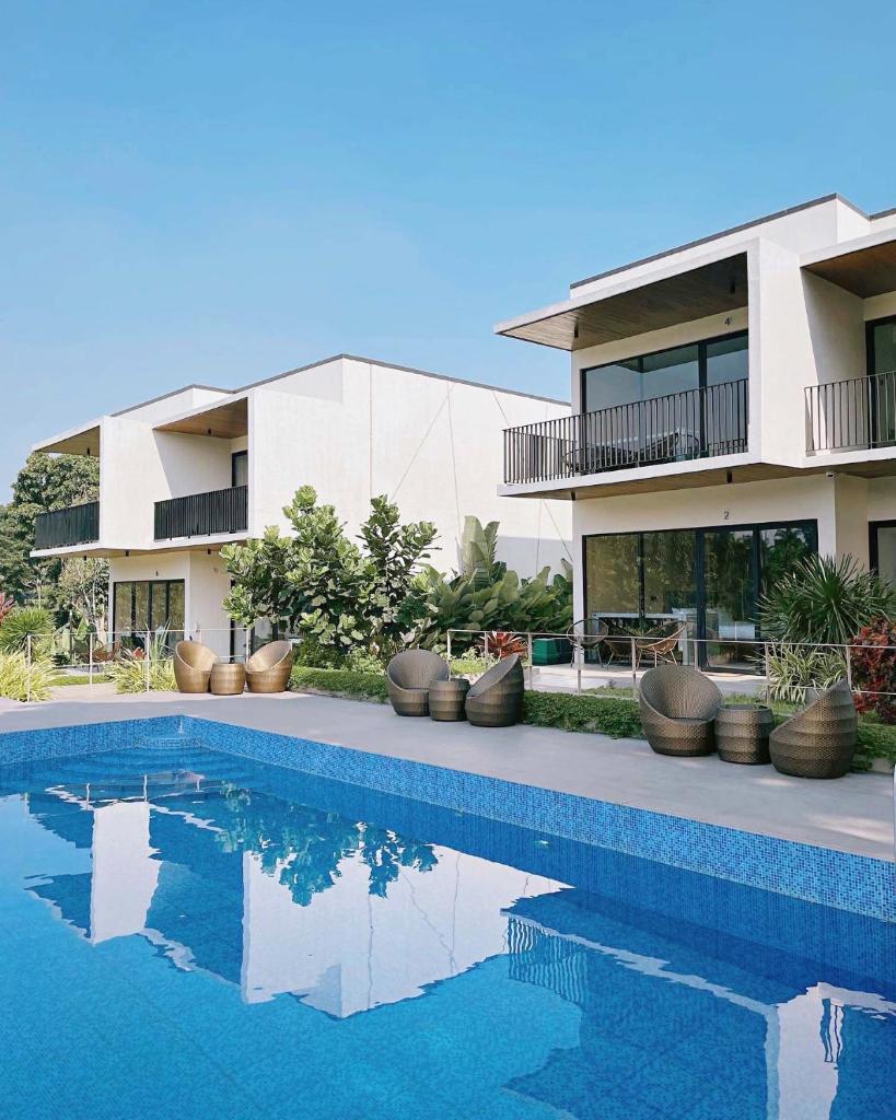 Gunita Villas - Tap to explore photos