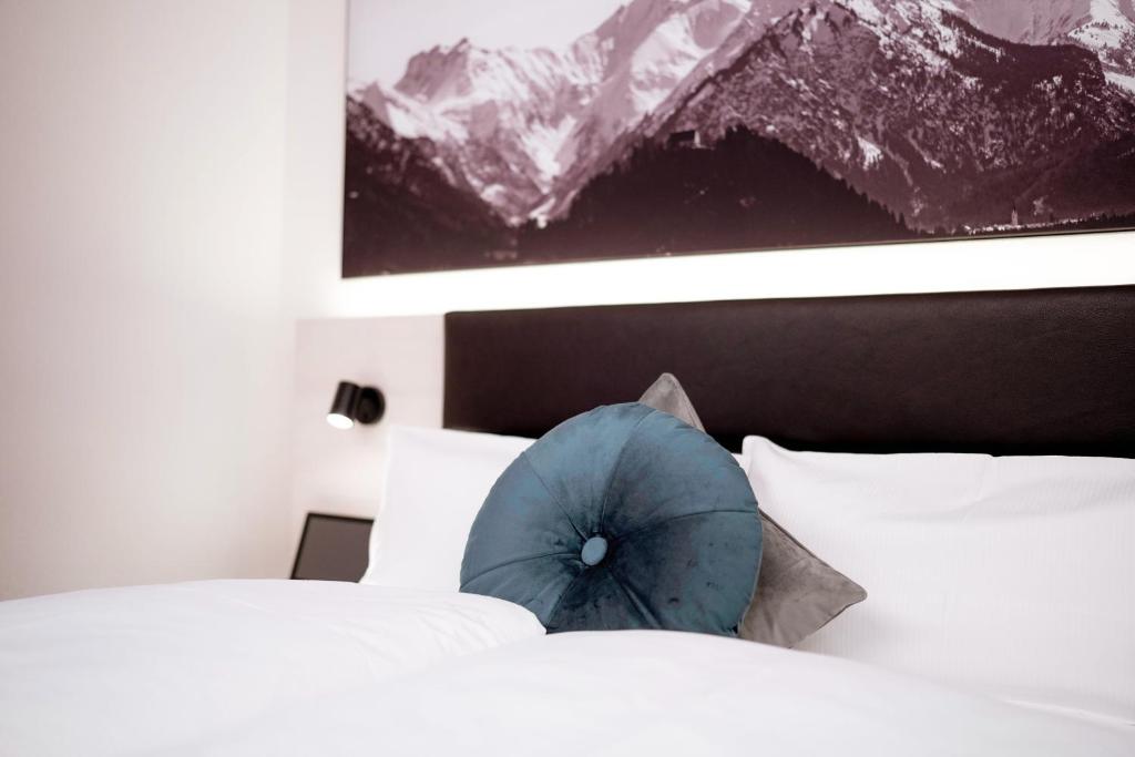Reos Hotel Wangen - Tap to explore photos