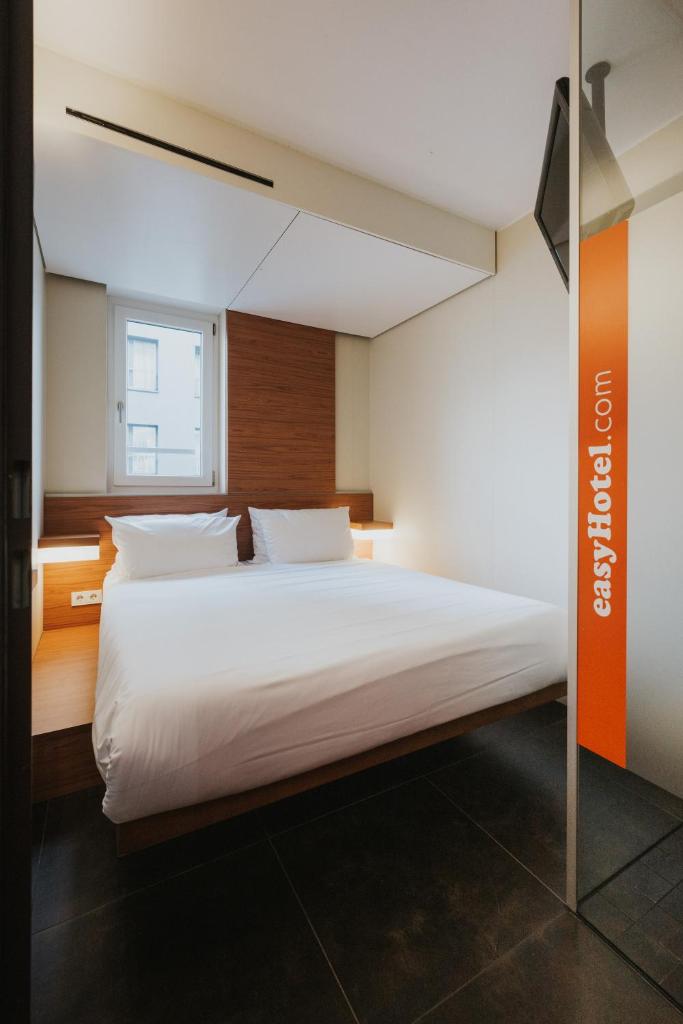 easyHotel Berlin Hackescher Markt photo 2
