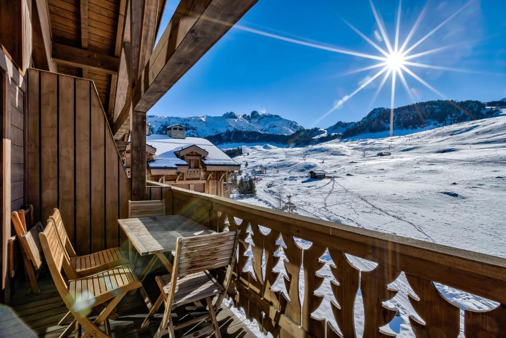 Luxurious Ski-in Ski-out Duplex on Ski Slope photo 1