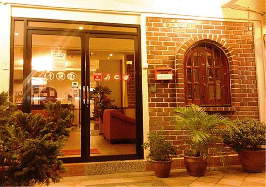 Floral Hotel photo 1