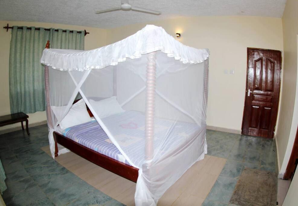 Beautiful 7 bedroomed villa photo 2