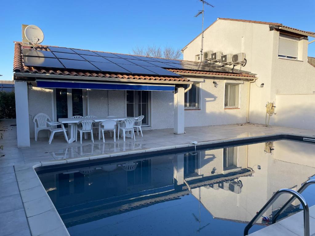 Maison d'une chambre avec piscine privee jardin clos et wifi a La Calmette photo 2