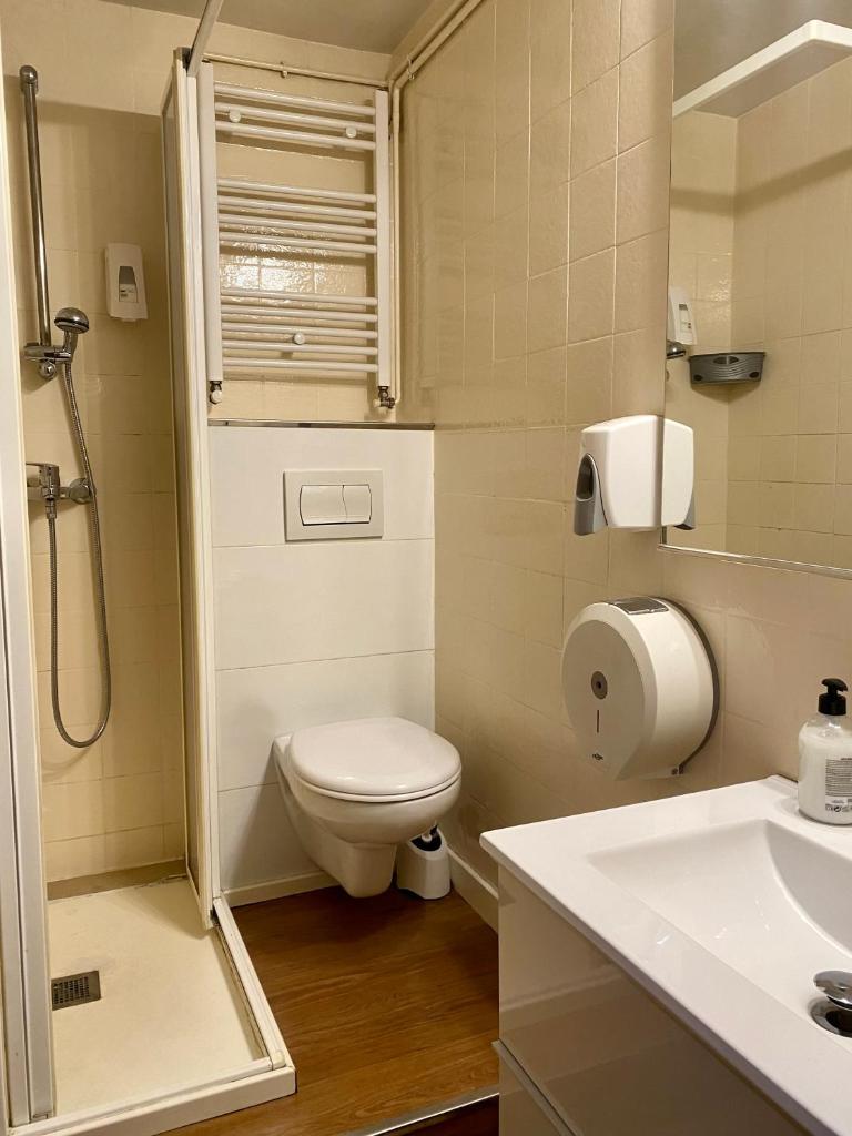 HOSTAL GALICIA CARDEDEU photo 4