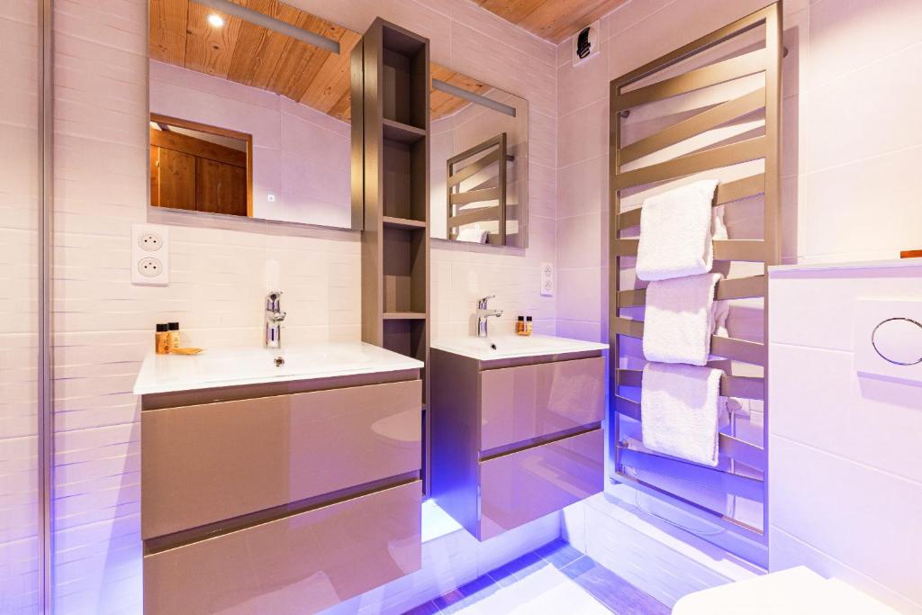 Spacious Stylish apartment for 8 by Avoriaz Chalets photo 4