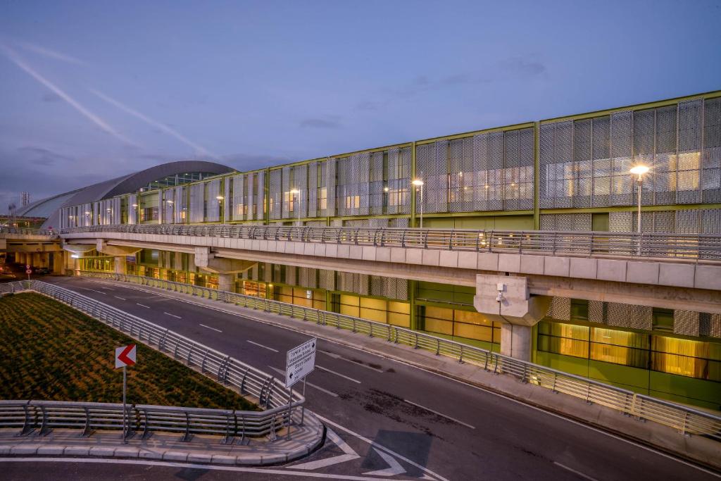 TAV Airport Hotel Izmir - Tap to explore photos