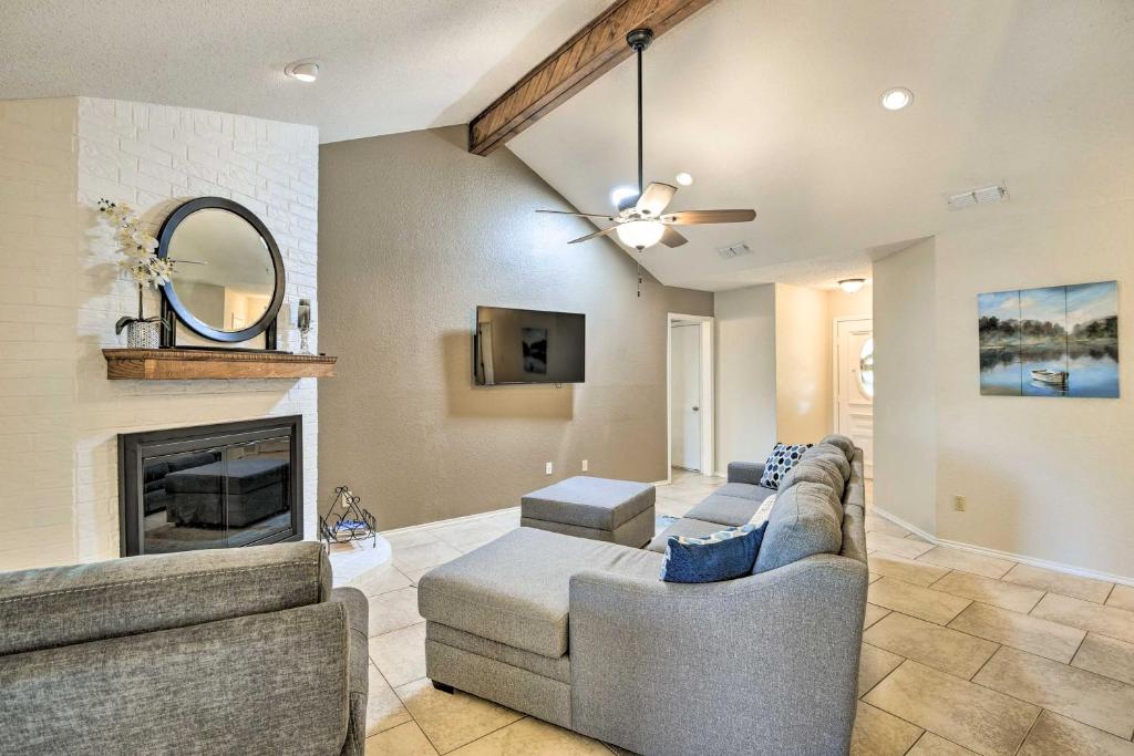 Granbury Home with Lake Granbury Access and Dock! photo 4