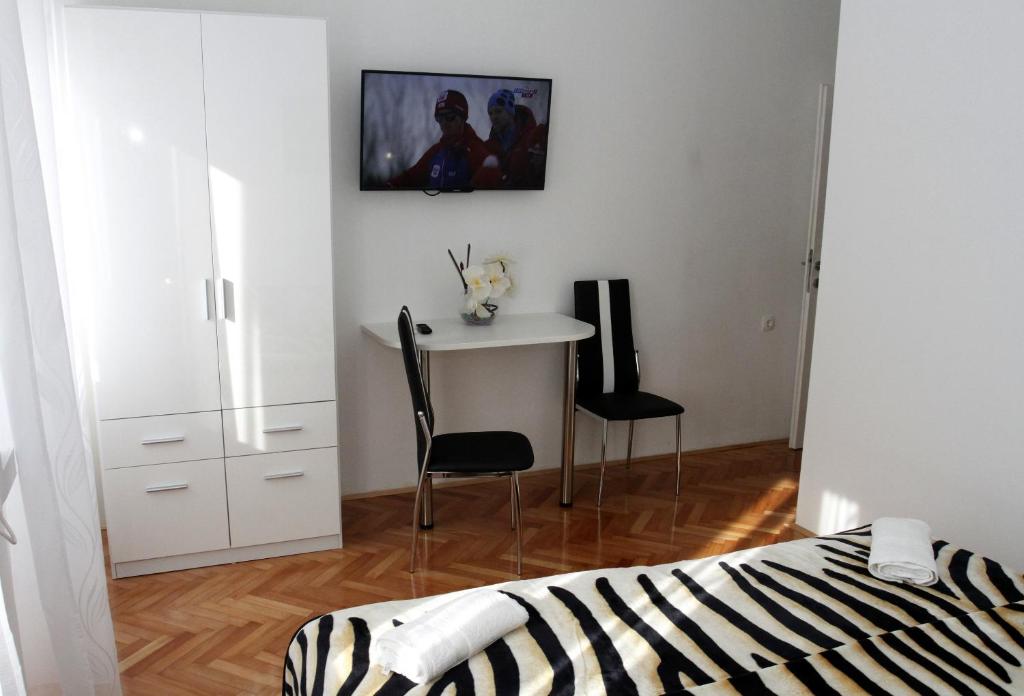 Rooms Miletic near the Palace