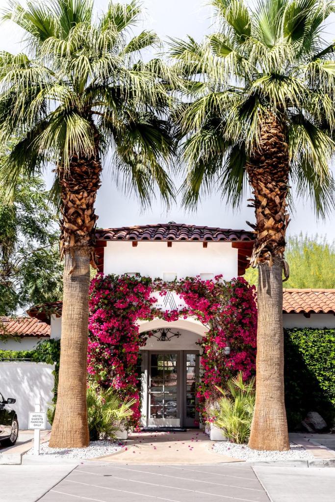Alcazar Palm Springs photo 1