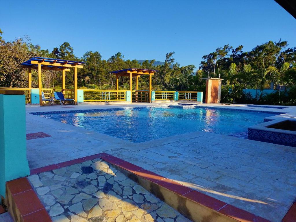 Villa Carolina By Hospedify Hermosa villa con piscina, mesa de billar, cancha de baloncesto y BBQ photo 4