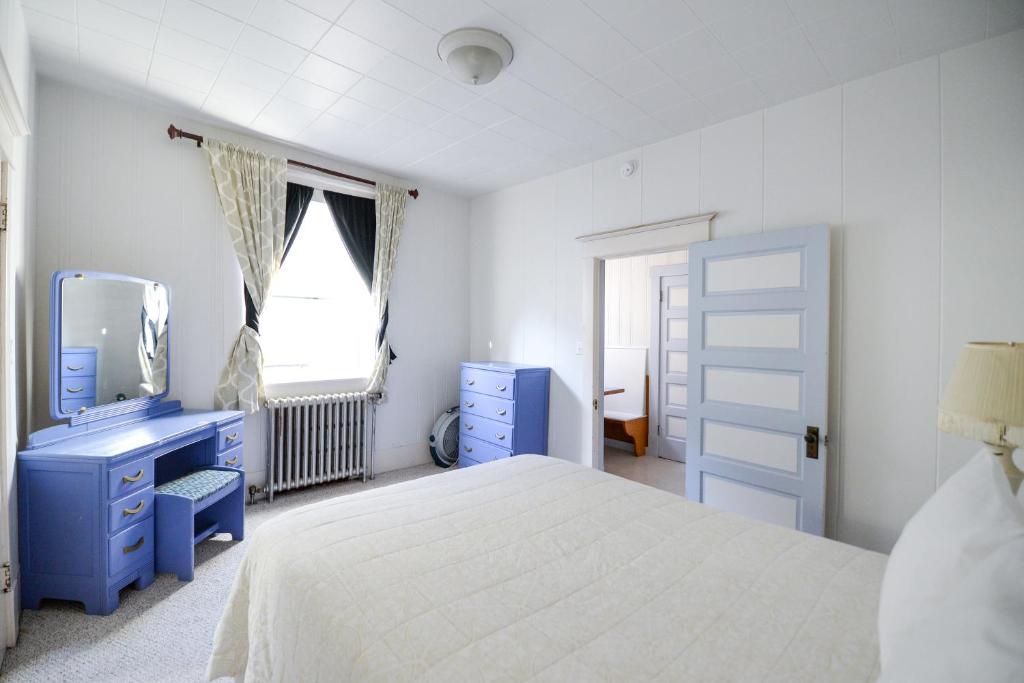 Brown and Hawkins Historical Apartments image