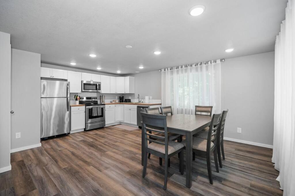 Entire 2nd and 3rd level of Spacious Historic Home photo 3