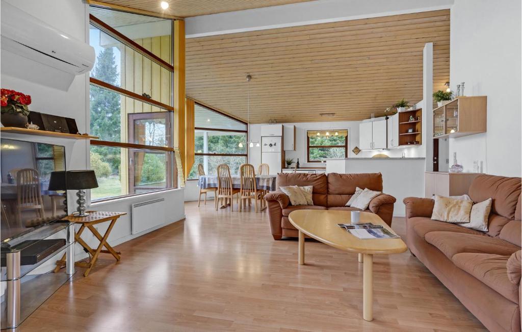 Awesome Home In Hals With 3 Bedrooms, Sauna And Wifi photo 3