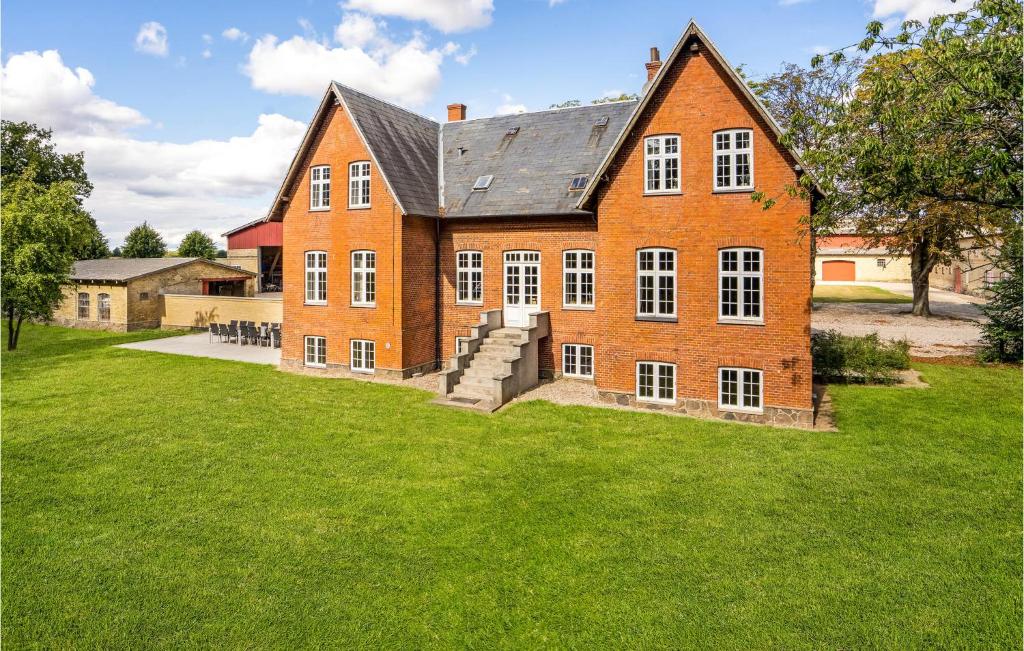 Awesome Home In Kvrndrup With 8 Bedrooms And Wifi photo 1