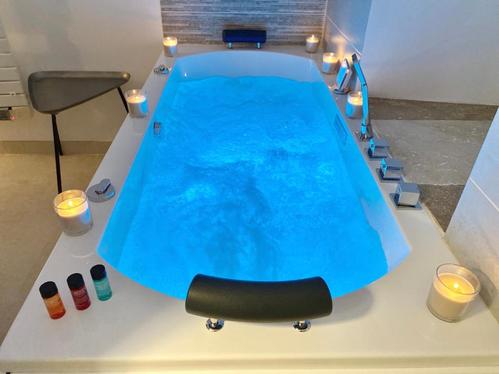 La Maison des Vendangeurs - TABLE D'HÔTES le soir du jeudi au lundi - Jacuzzi - Balnéo SPA - ACCES PISCINE pour toutes les chambres sauf STUDIO COQUET- Piscine de mai à mi-octobre photo 1
