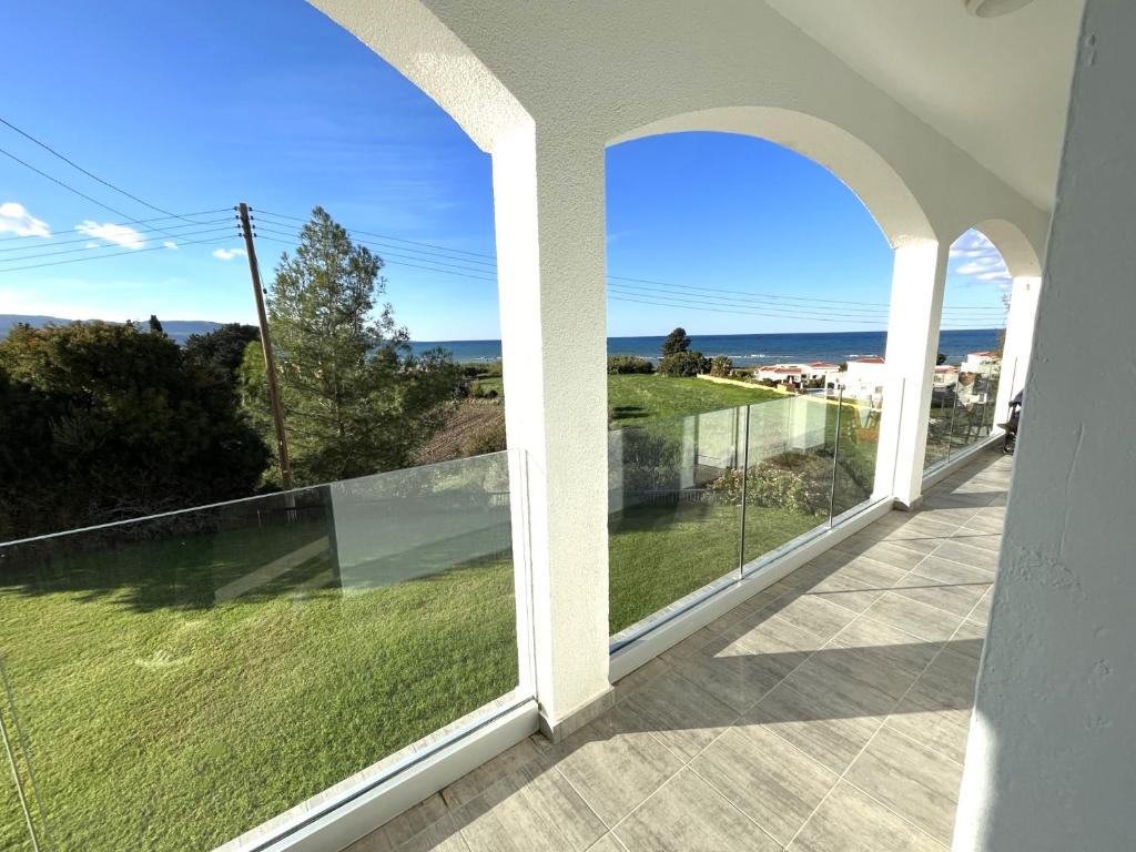 White House studio with sea view and parking photo 3