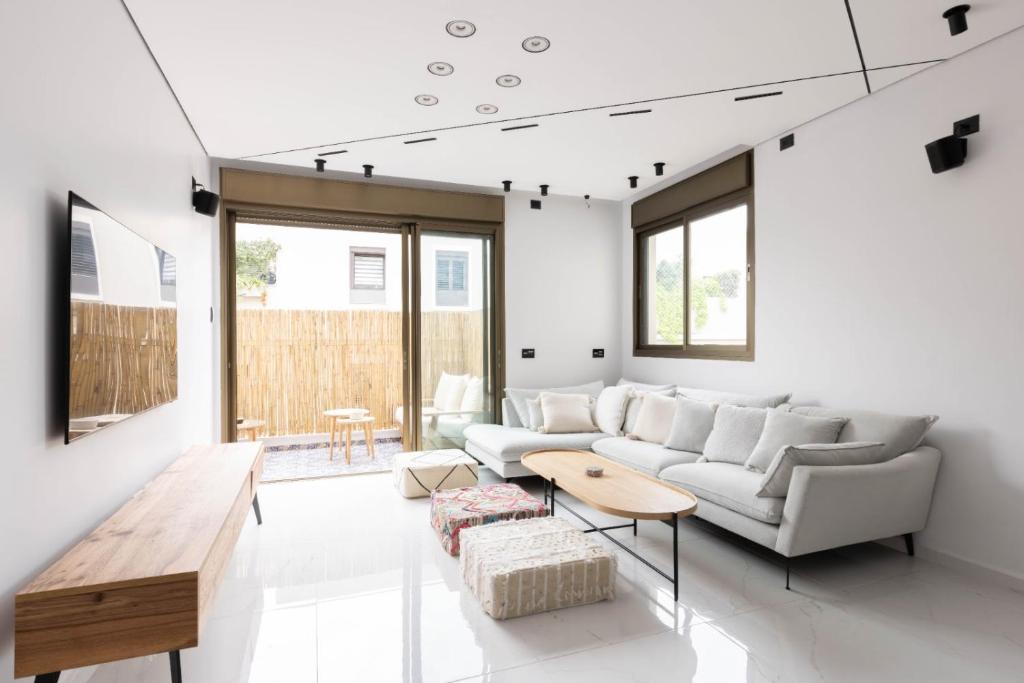 Luxury 2BR In Flea Market By Holiday Rentals