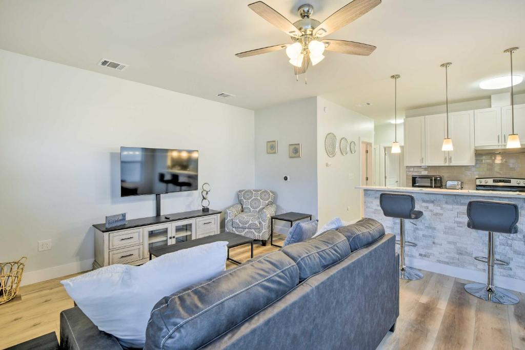 Fort Worth Retreat with Balcony Walk to TCU!