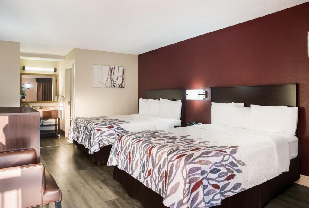 Red Roof Inn Tupelo image