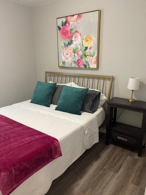 The Irene - 2 Bedroom Apt in Quilt Town, USA image