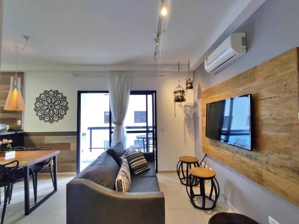 Apto com piscinas, sacada Gourmet, 2 gar, 50 mts da praia