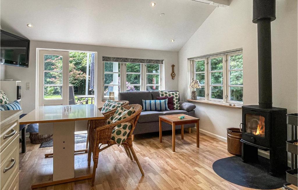 Amazing Home In Rnne With 2 Bedrooms And Wifi photo 2