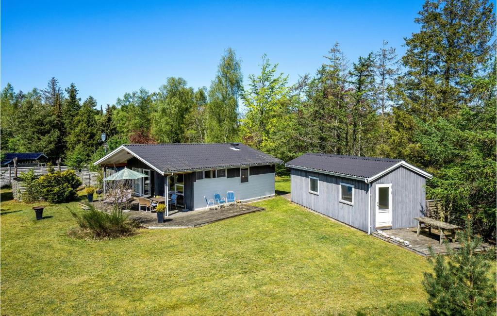 Awesome Home In Hjby With 4 Bedrooms And Wifi