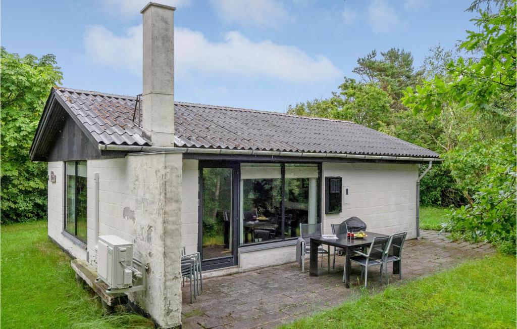 Awesome Home In Thyholm With 2 Bedrooms And Wifi