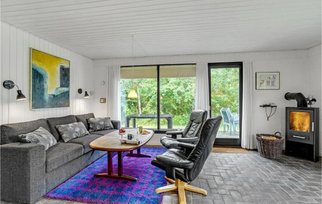 Awesome Home In Thyholm With 2 Bedrooms And Wifi photo 3