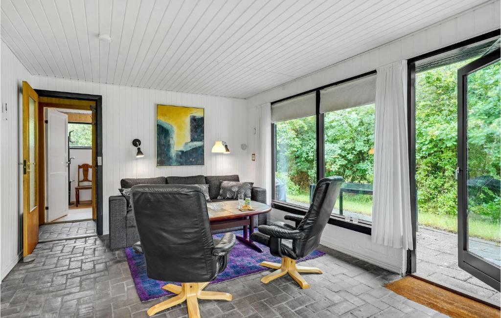 Awesome Home In Thyholm With 2 Bedrooms And Wifi photo 4