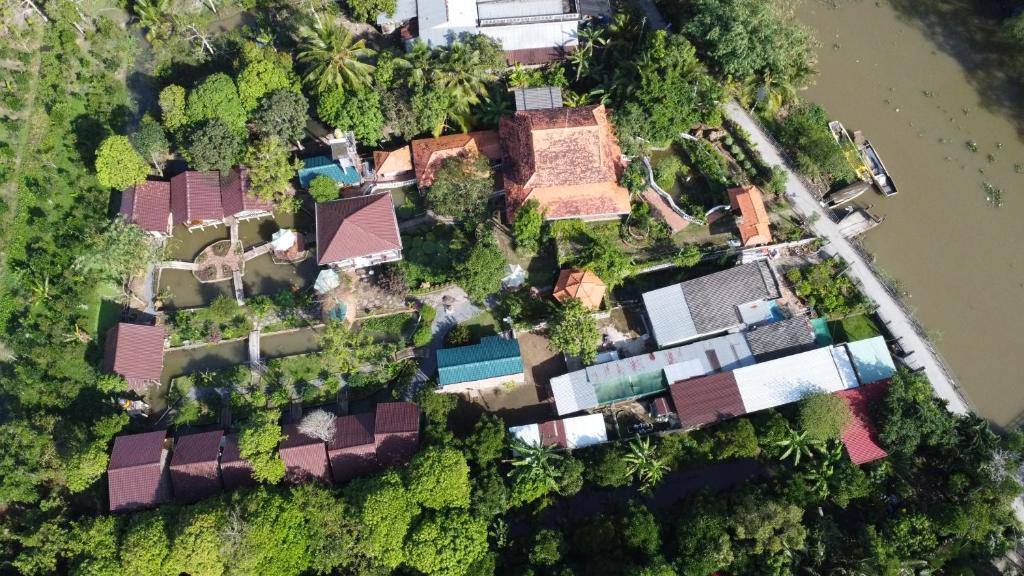Brown House Resort photo 1